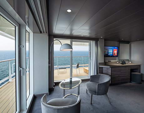 MSC WORLD EUROPA Grand Suite Aurea with terrace and whirlpool MSC WORLD EUROPA Grand Suite Aurea with terrace and whirlpool